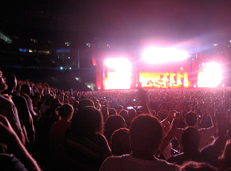 Justin Timberlake and Jay Z crowd