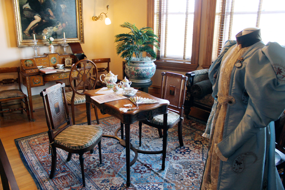 Maymont_desk_dress