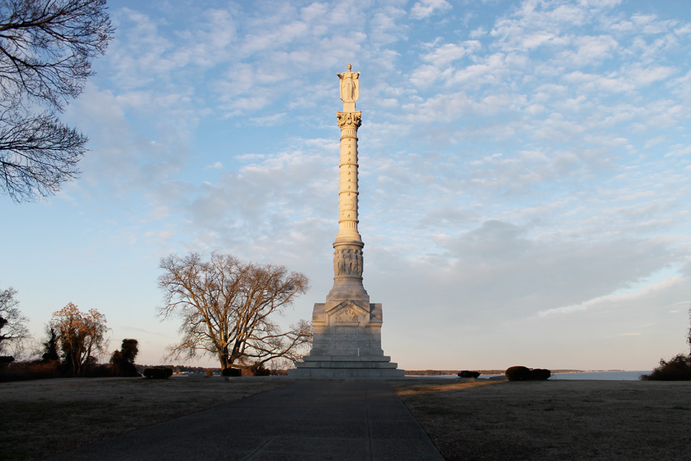 Battle_of_Yorktown_commemorative_column